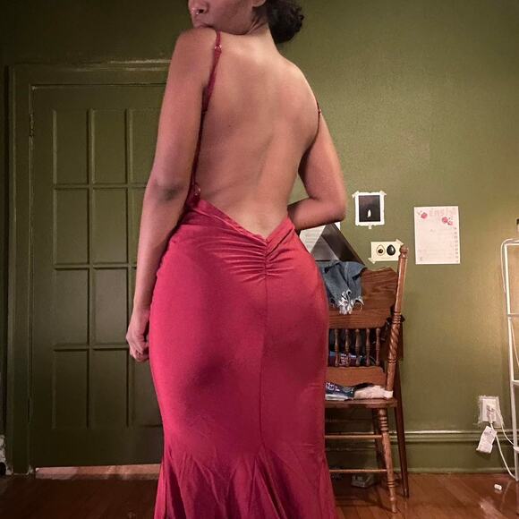 Red backless formal dress - Picture 2 of 3